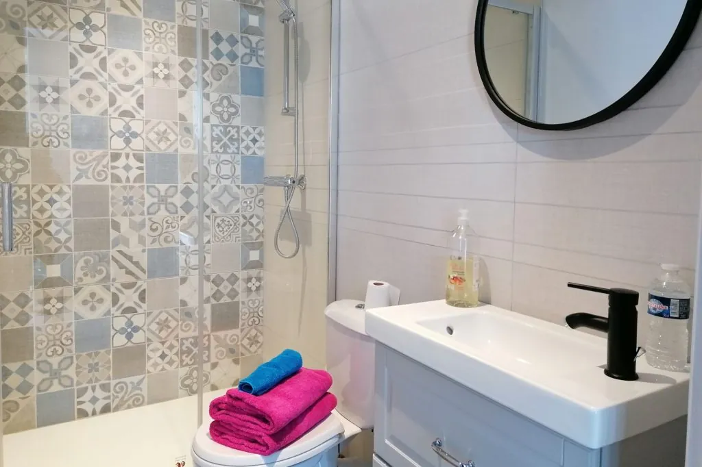 Monchâteau Étoilé : salle de bain privative du Refuge