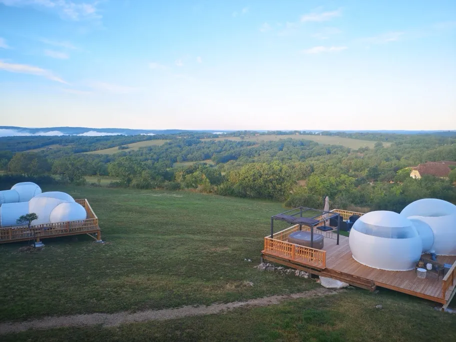 Noct'en Bulles : les bulles du domaine face aux collines du Quercy