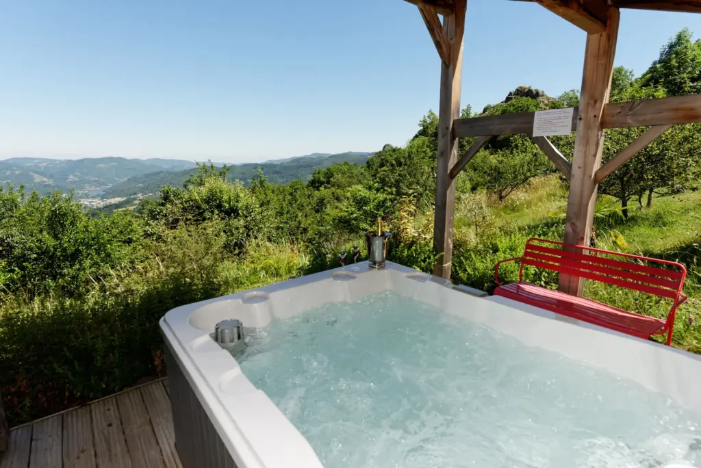 Nuits d'y Cîmes : spa face aux montagnes