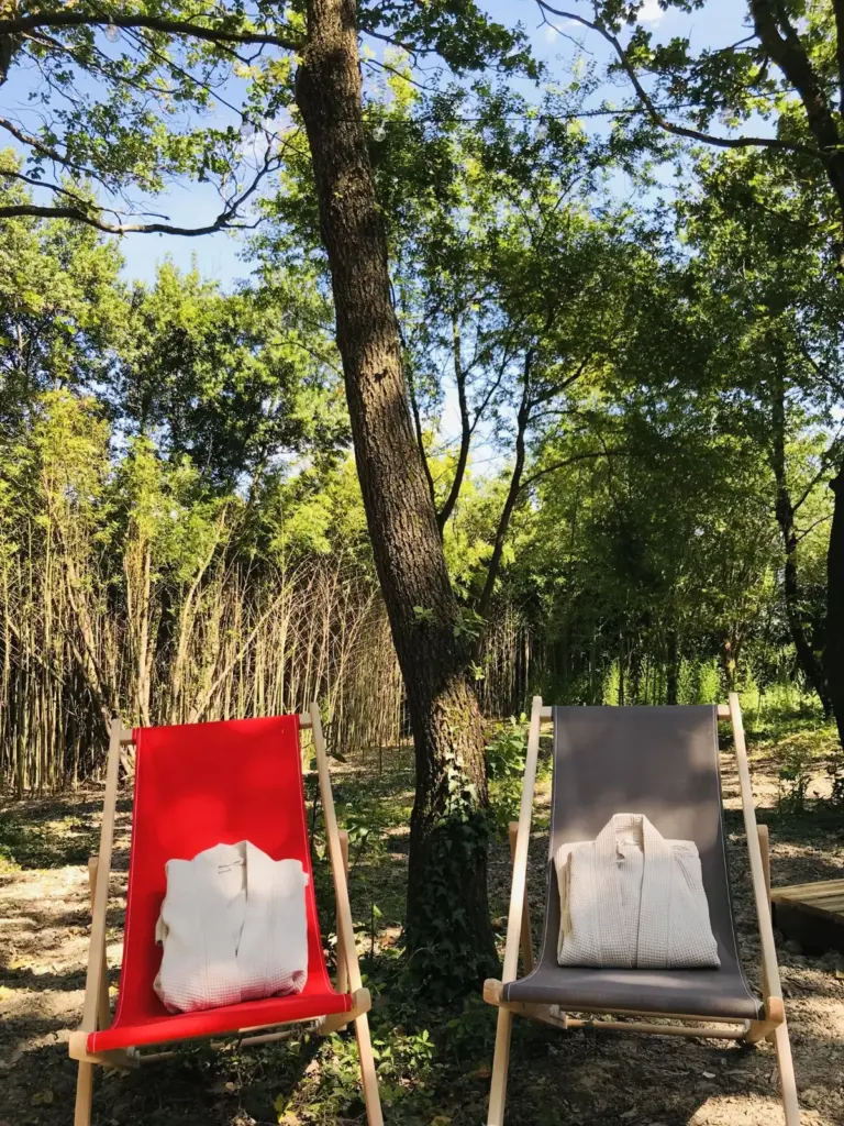 Ô Cocon du Lauragais : transats sur la terrasse