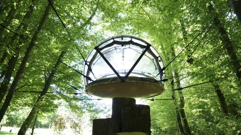 Ô Pays des Bois : bulle suspendue à deux mètres du sol