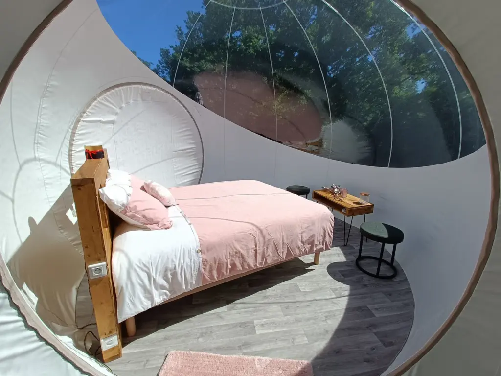 Pré en Bulles : lit dans la bulle Reine des prés