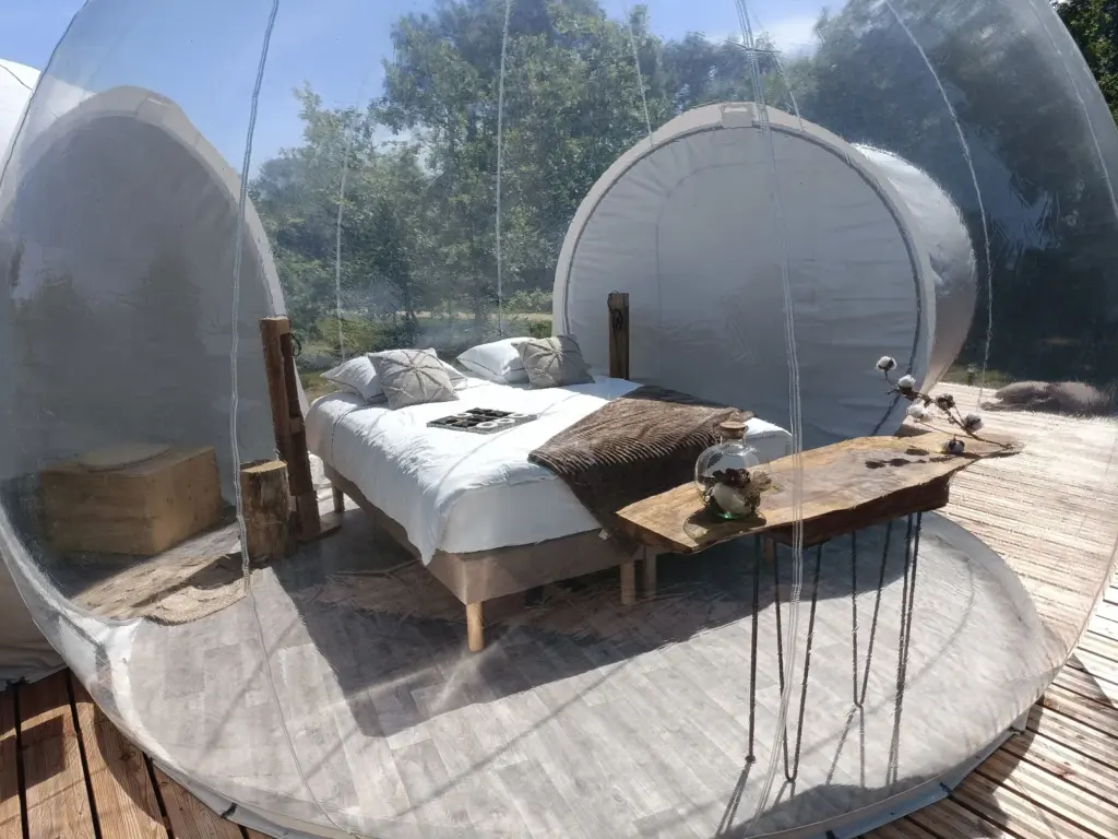 Pré en Bulles : chambre dans la bulle transparente