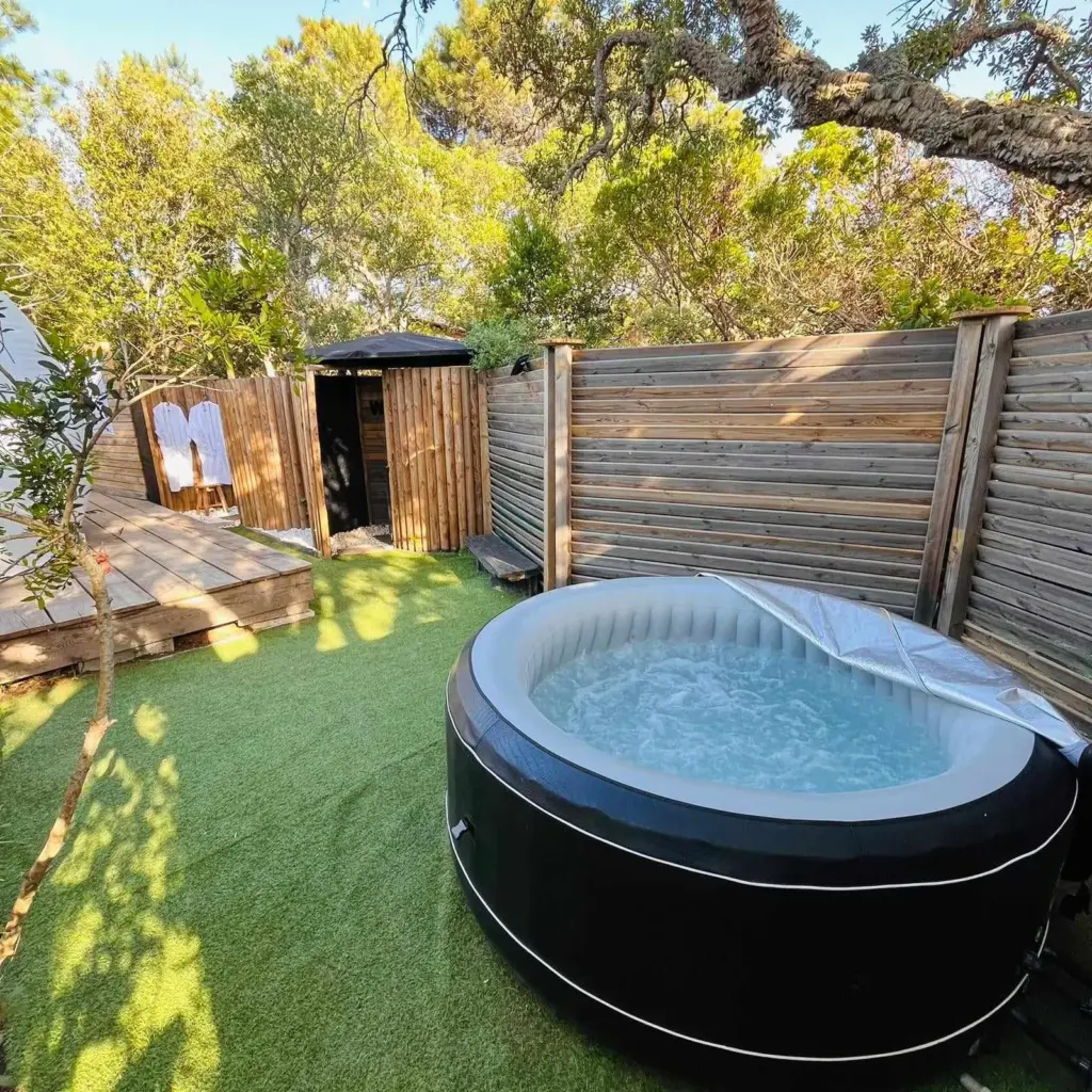 Strada di Stella : jacuzzi privatif