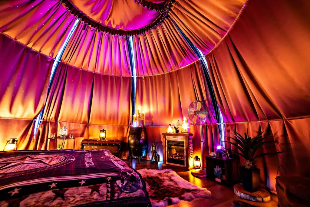 West Adventure : intérieur de la bulle, décor western
