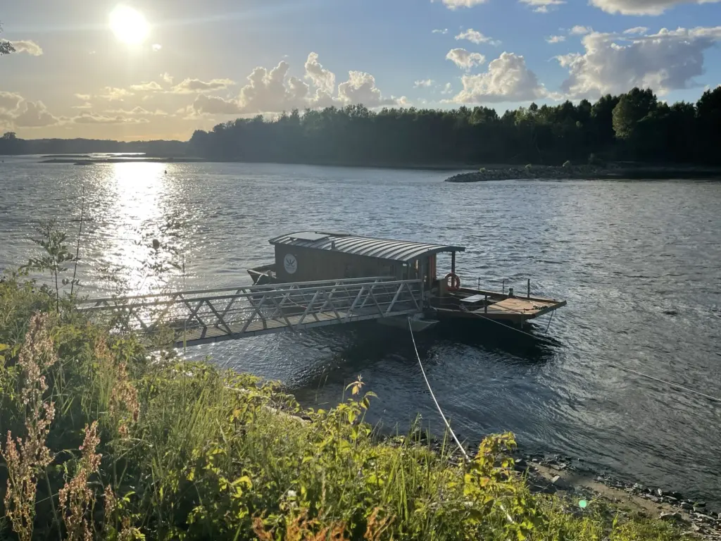 Géode Étoilée : coucher de soleil sur la Loire